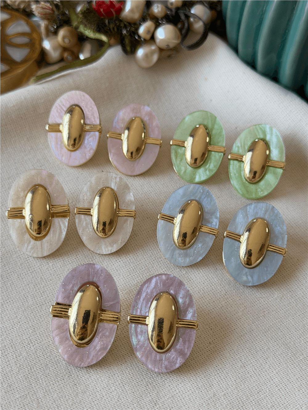 Gold Detaylı Renkli Oval Küpe