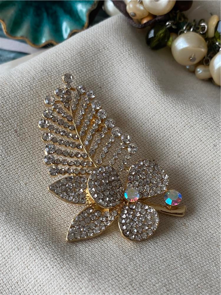 Gold Flower with Leaf Broş