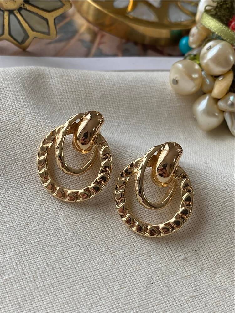 Gold Kabartmalı Halka Tasarım Küpe