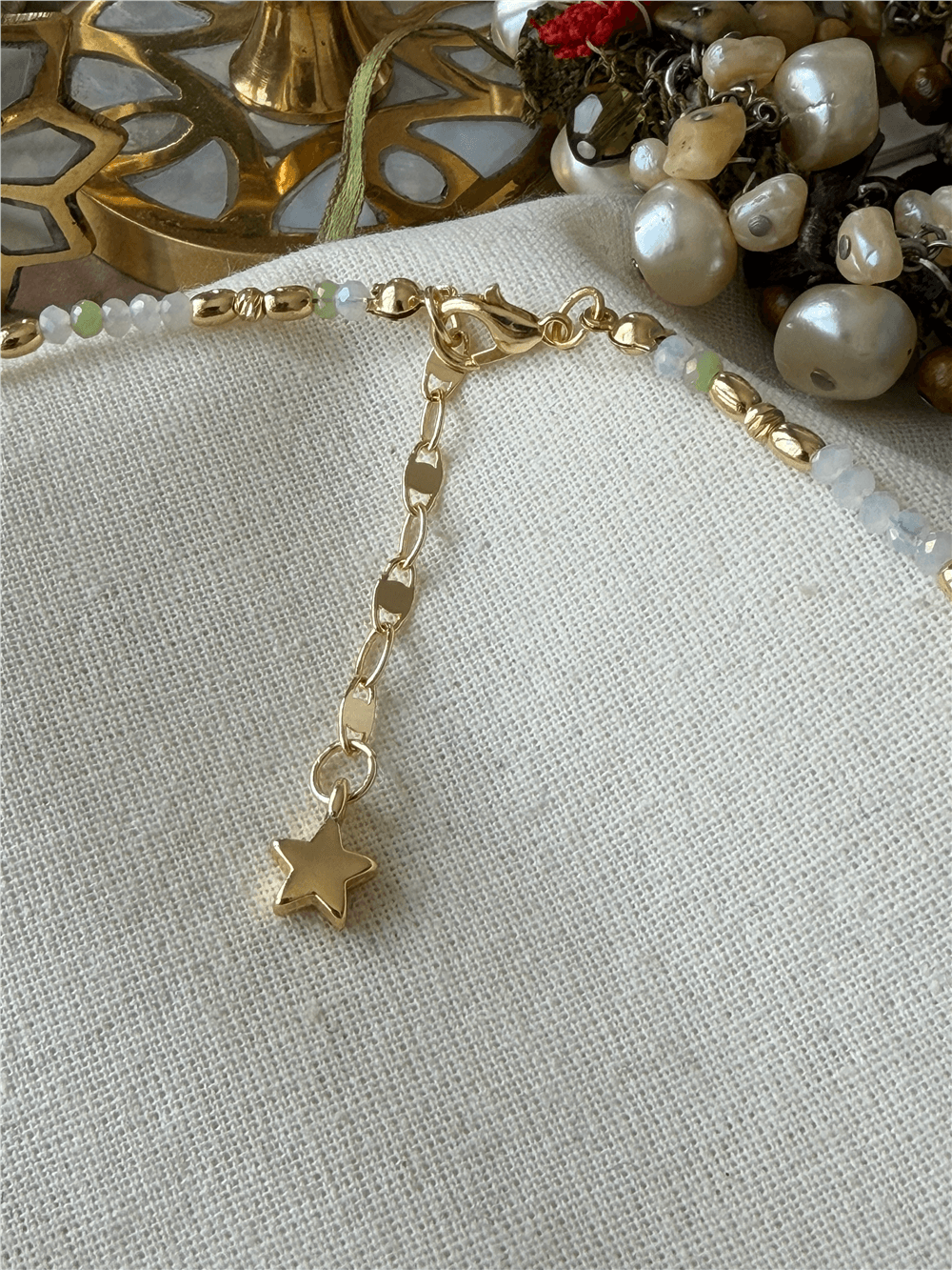 Gold Kabuk Detaylı Boncuk Kolye