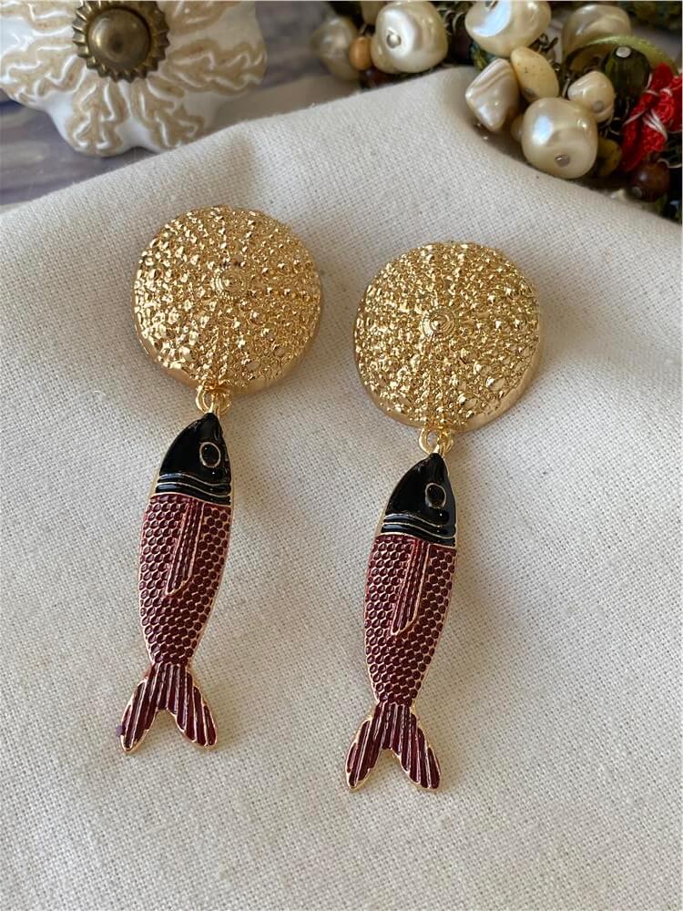 Gold Plaka Detaylı Balık Sallantılı Küpe