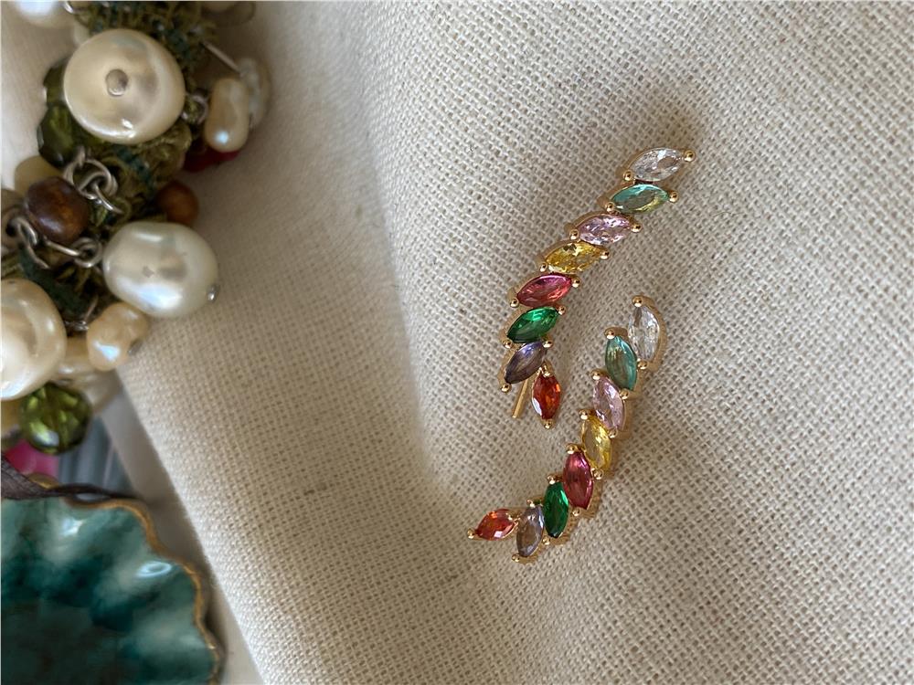 Gold Renkli Badem Kıkırdak Küpe