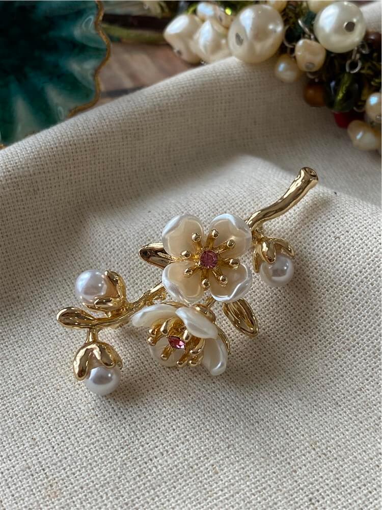 Gold Spring Broş