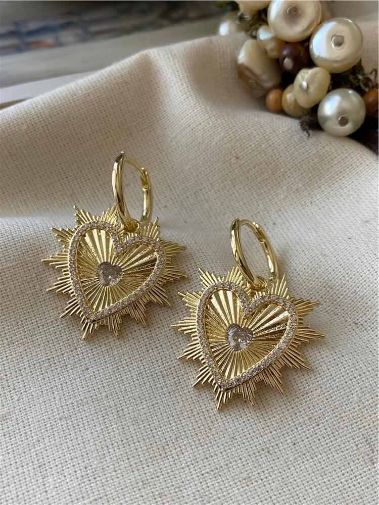 Gold Tasarım Kalp Sallantılı Küpe