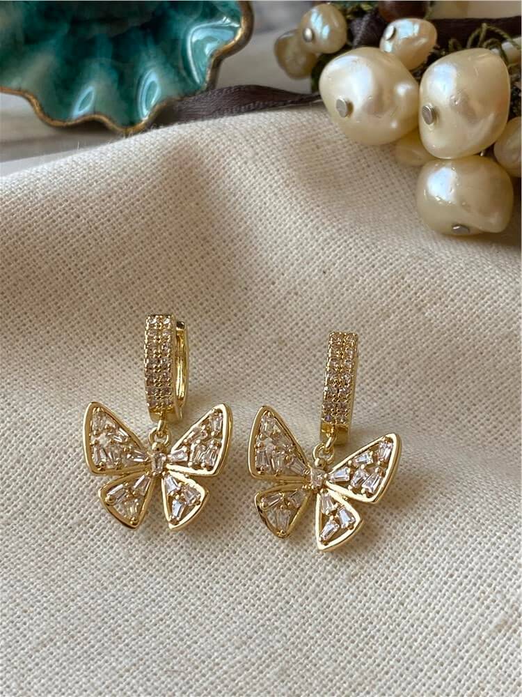 Gold Taşlı Sallantılı Kelebek Küpe