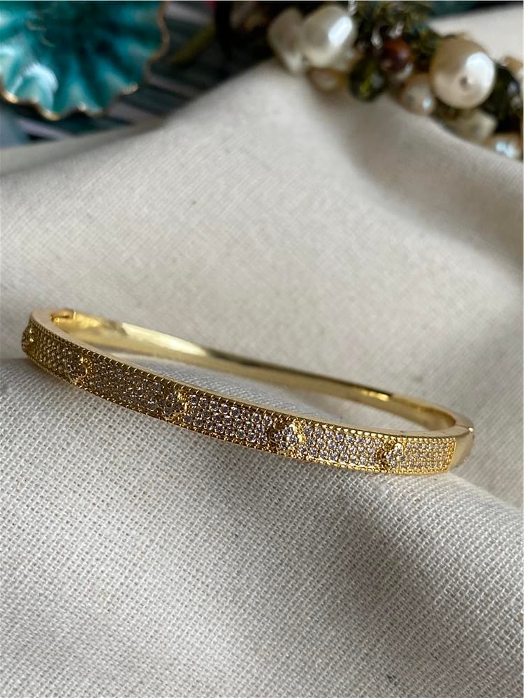 Gold Yonca Motifli Kelepçe