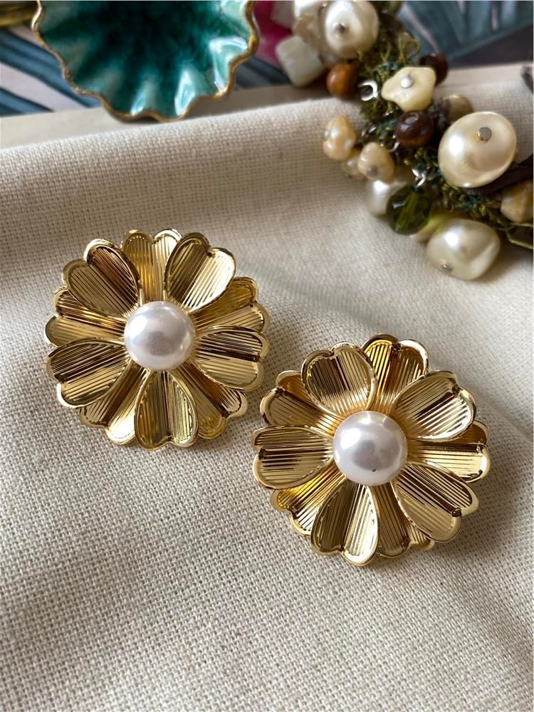 İnci Detaylı Gold Çiçek Küpe
