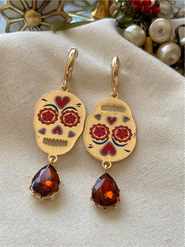 Kahverengi Damla Taş Detaylı Skull Küpe
