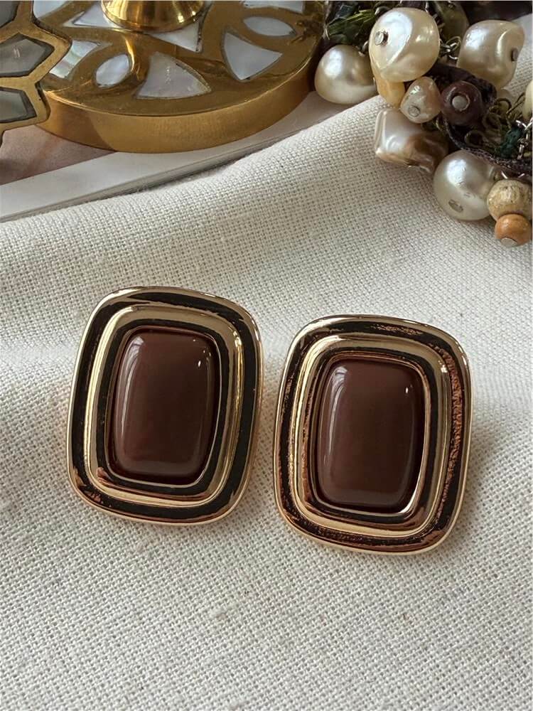 Kahverengi Taşlı Mini Kare Küpe