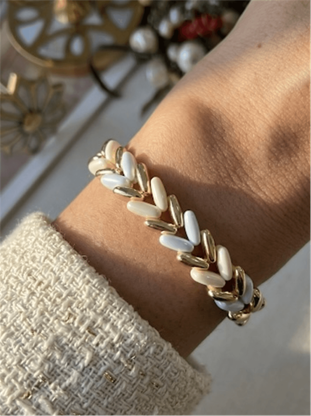 Kılçık Model Gold Detaylı Beyaz Porselen Bileklik