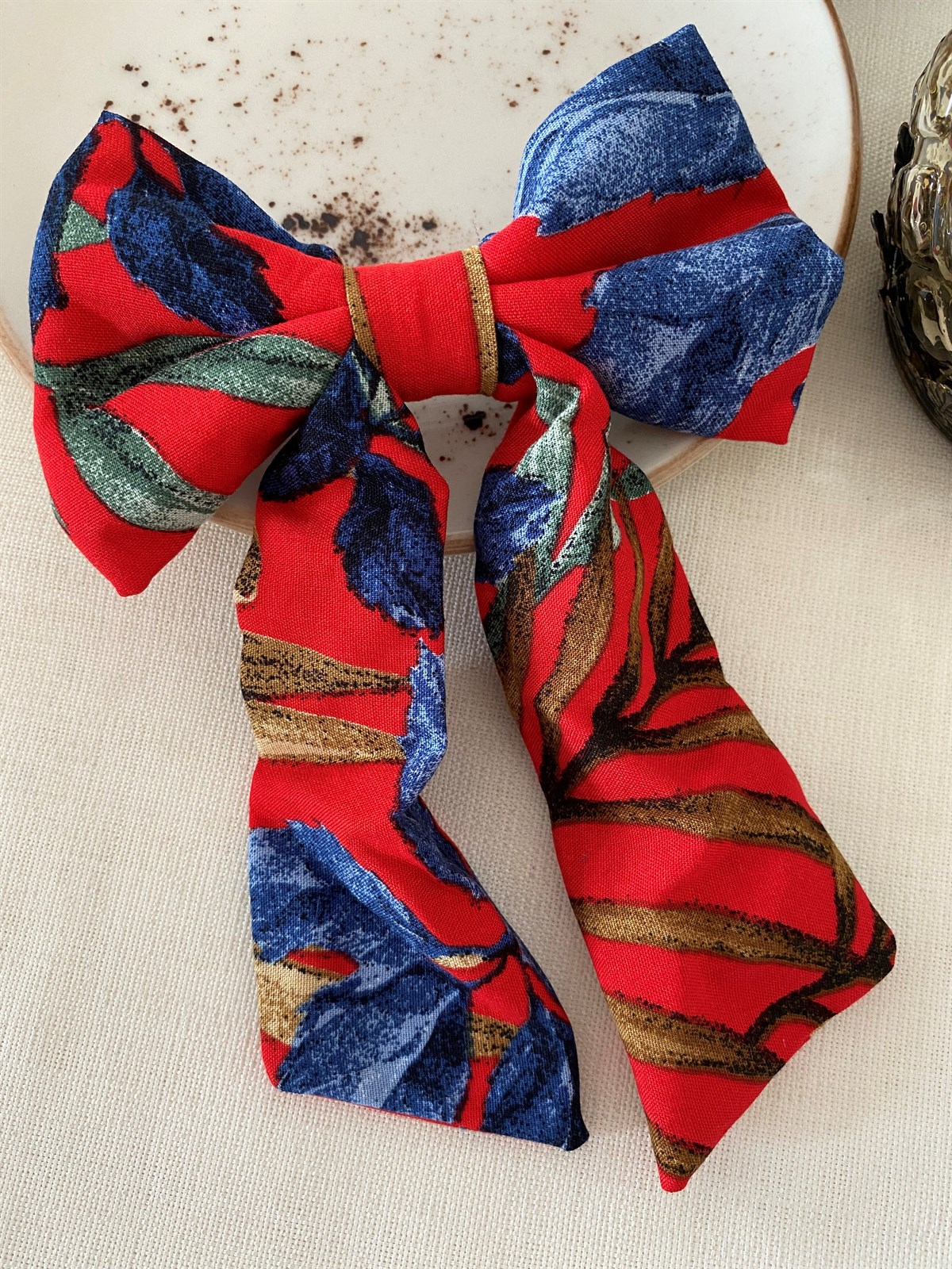 Red Patterned Bow Buckle