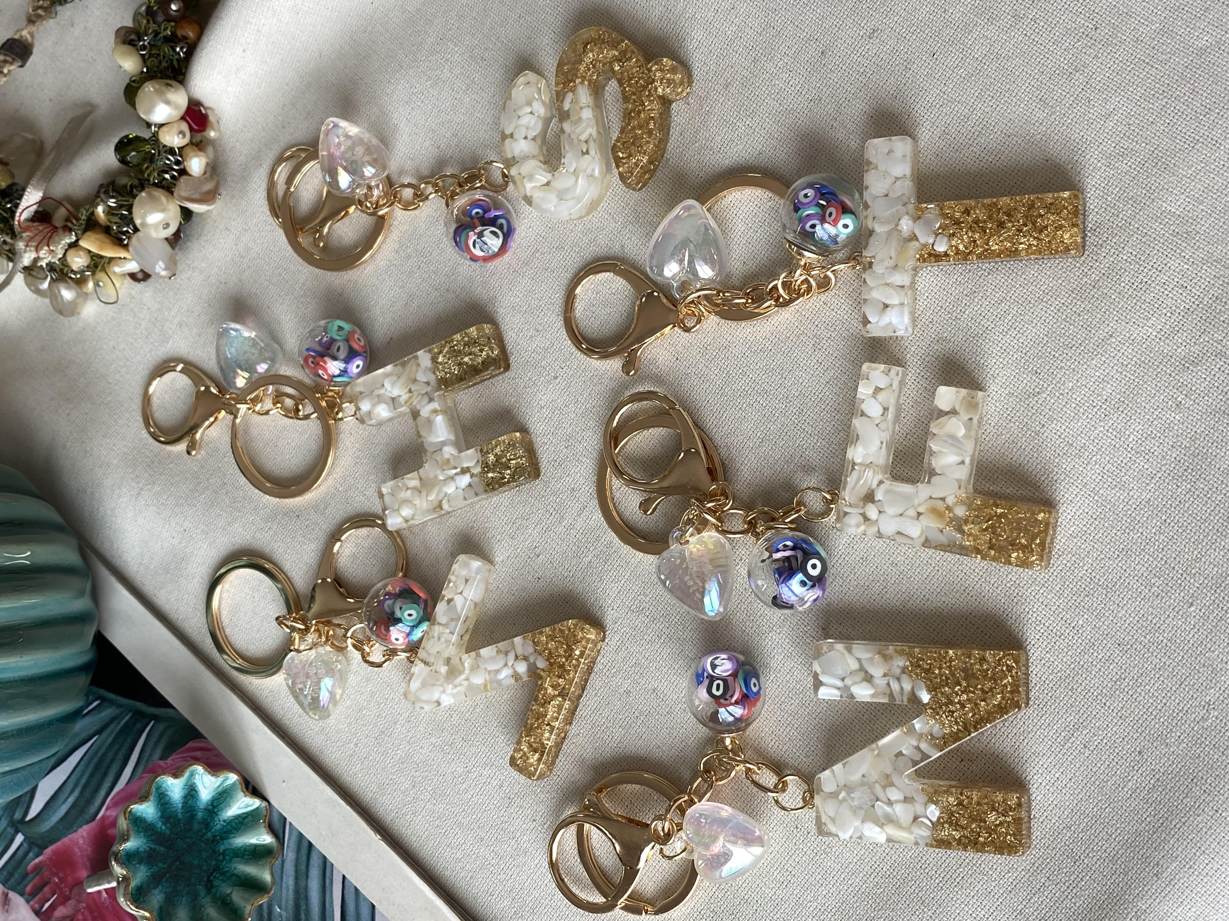 Krem Çakıl Taşı Simli Anahtarlık