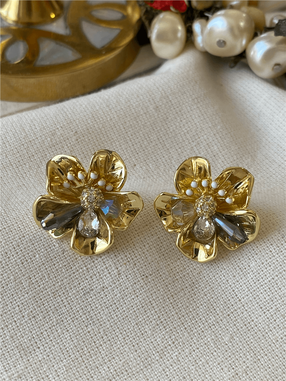 Kristal Taşlı Mini Çiçek Küpe