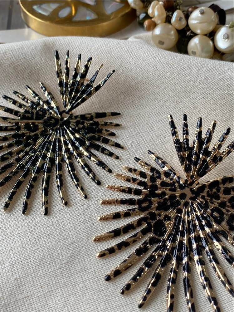 Leopar Desenli Diken Tasarım Küpe
