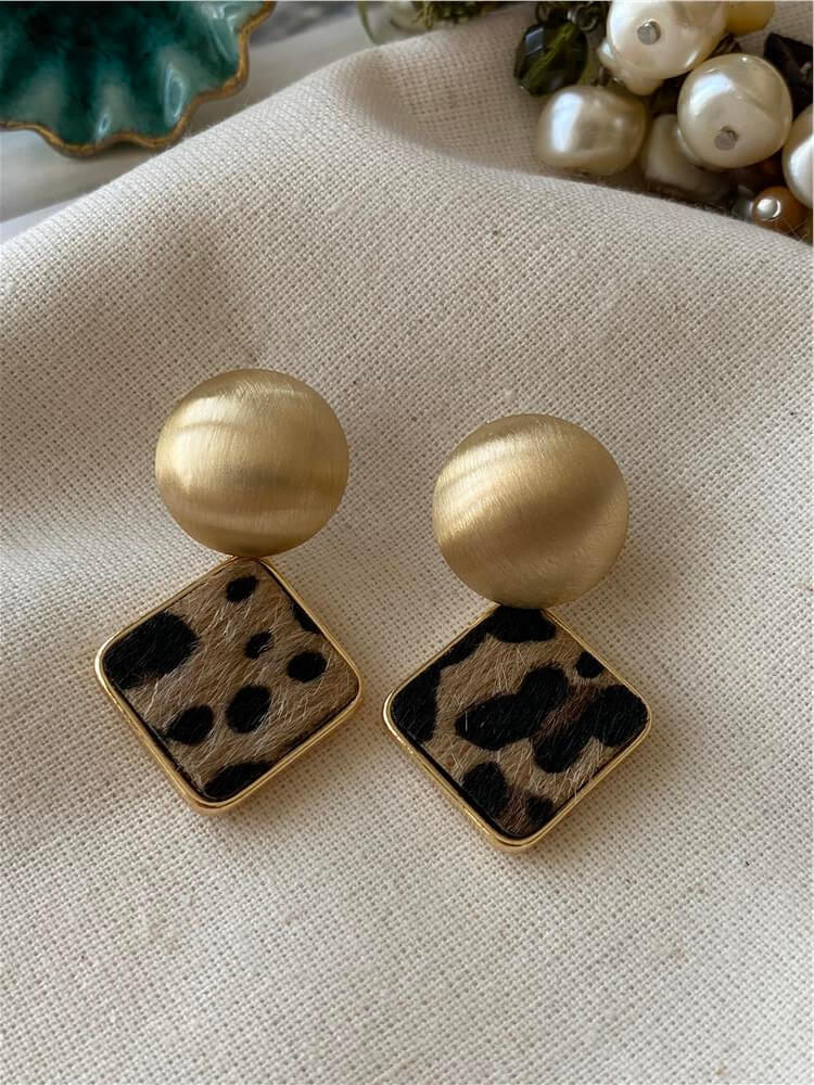 Leopar Desenli Gold Detaylı Küpe