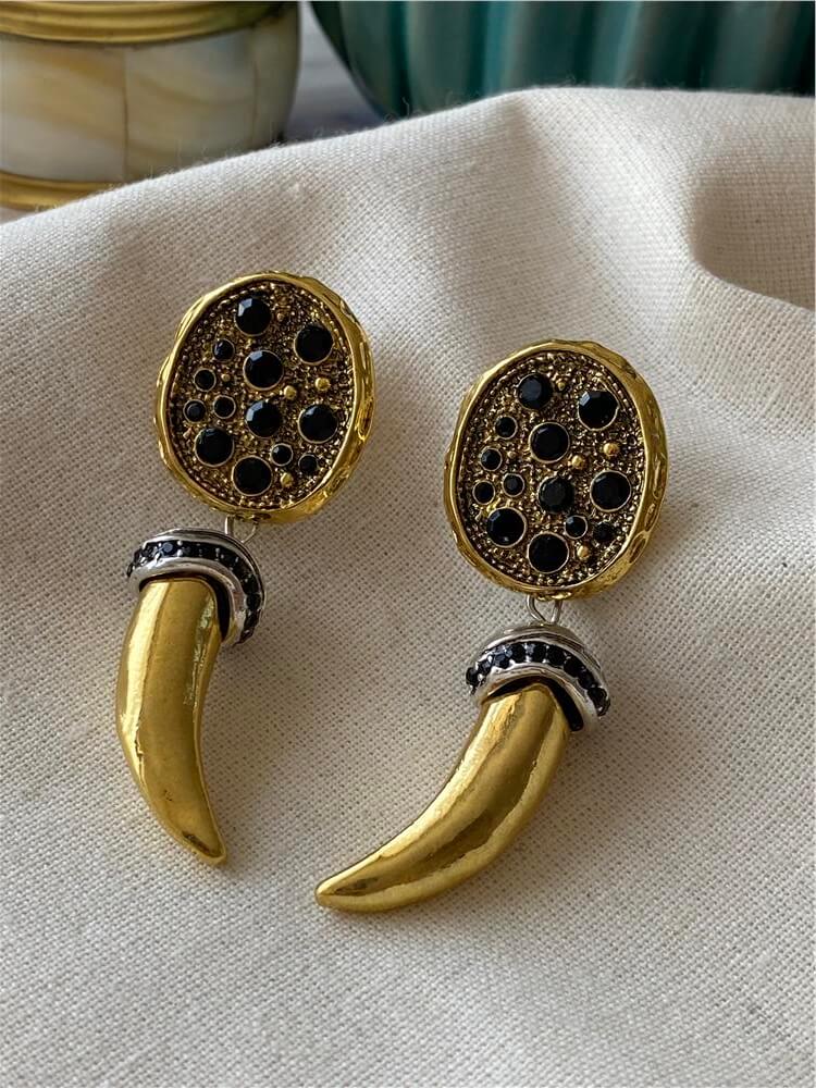 Marka Model Siyah Taşlı Boynuz Küpe