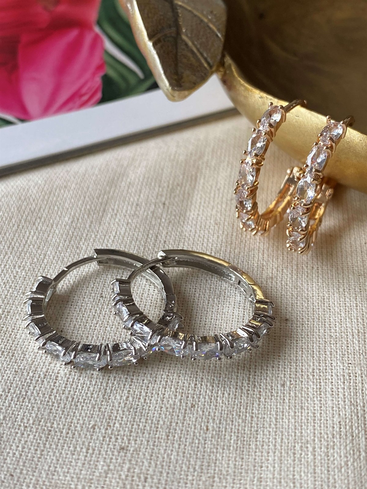 Oval Taşlı Halka Küpe