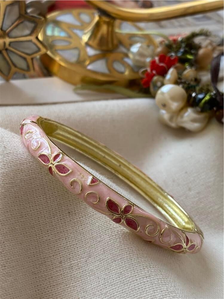 Özel Seri 14K Çiçek Desenli Pembe Mineli Kelepçe