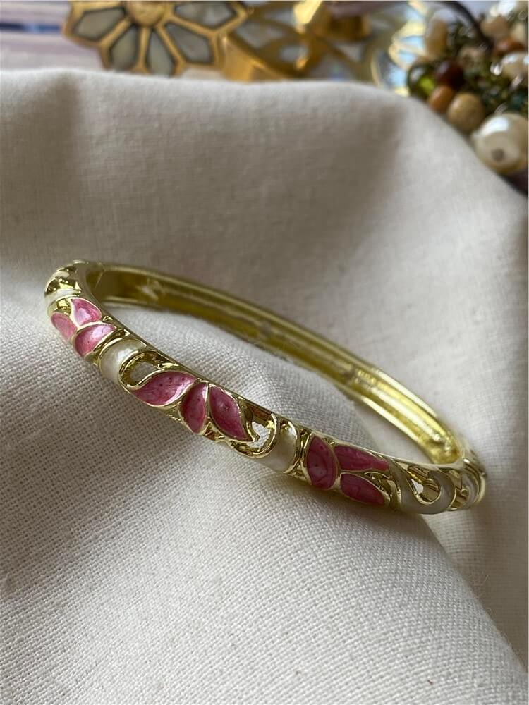 Özel Seri 14K Geniş Beyaz Pembe Yapraklı Mineli Kelepçe