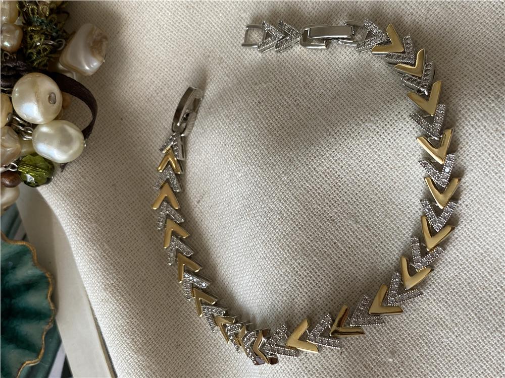 Özel Seri Gold Silver Taşlı V Bileklik