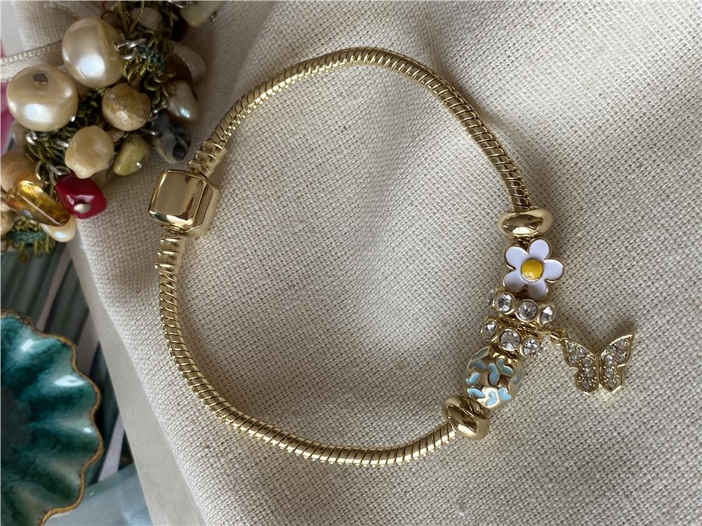 Özel Seri Papatya Kelebek Charm Bileklik