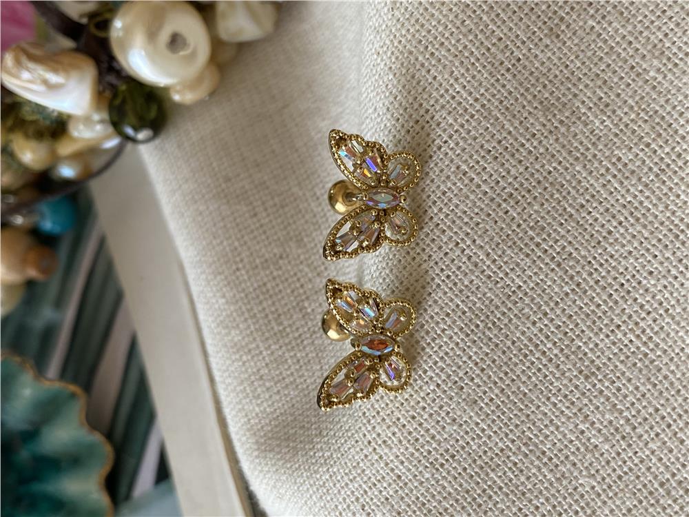 Parlak Taşlı Kelebek Piercing