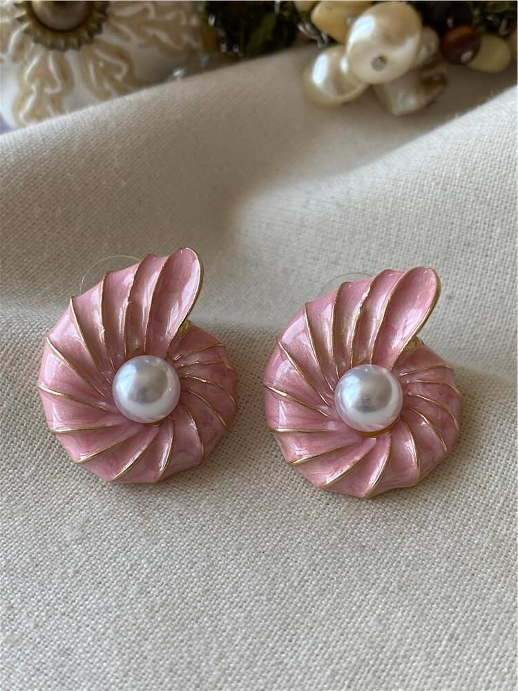 Pembe Mineli İnci Detaylı Kabuk Küpe