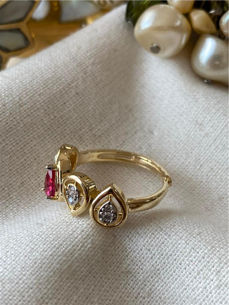 Pembe Taş Detaylı Damla Model Dörtlü Element Yüzük