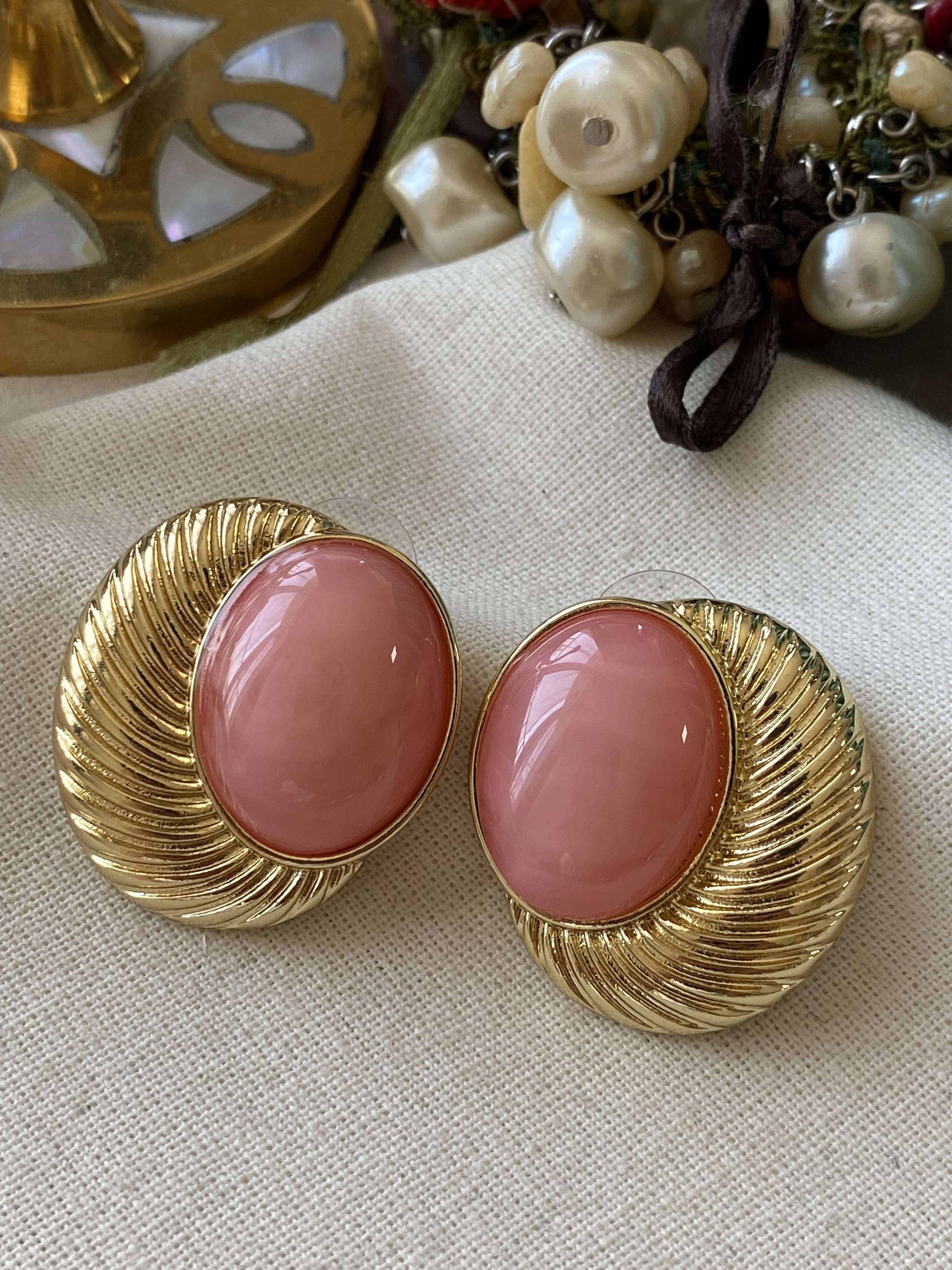 Pembe Taşlı Desenli Vintage Plaka Küpe