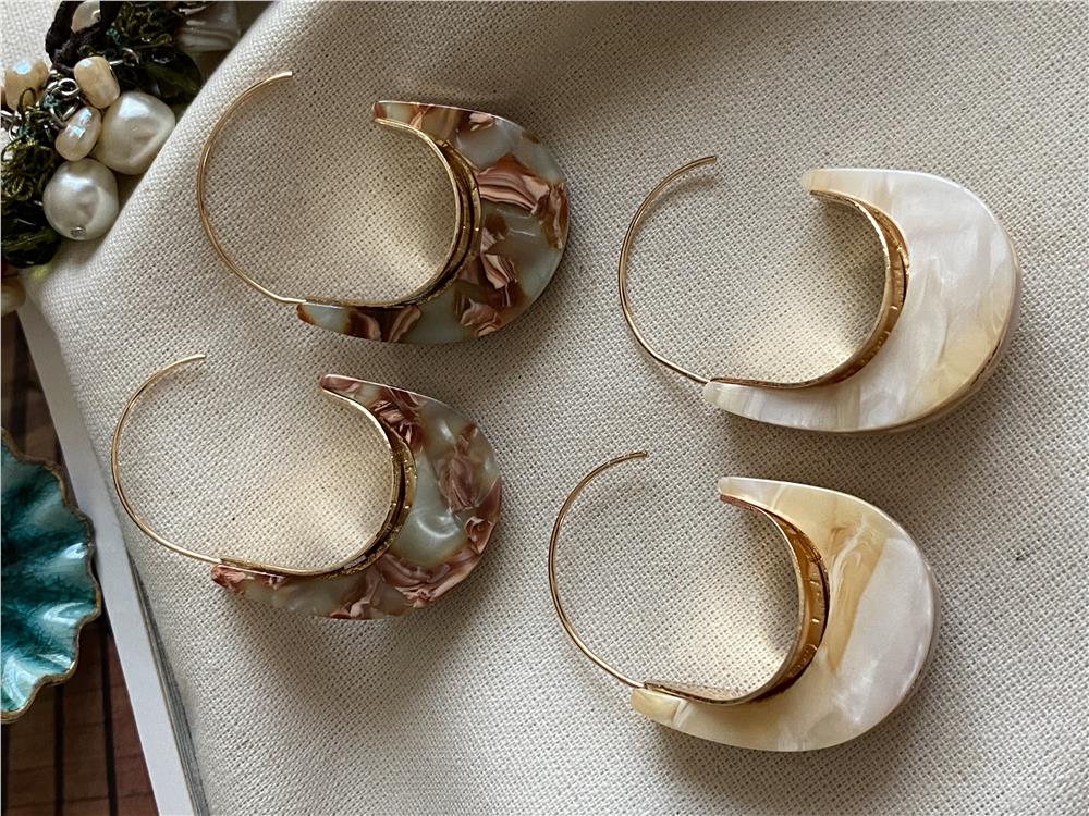 Renkli Oval Tasarım Küpe