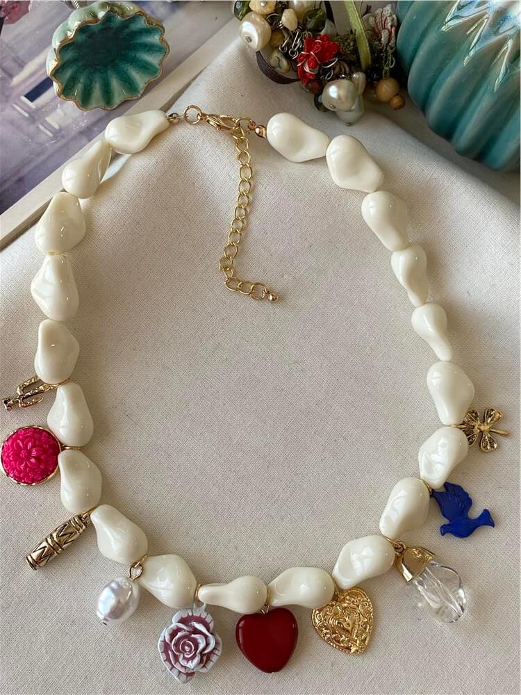 Renkli Vintage Charmlı Kemik Kolye