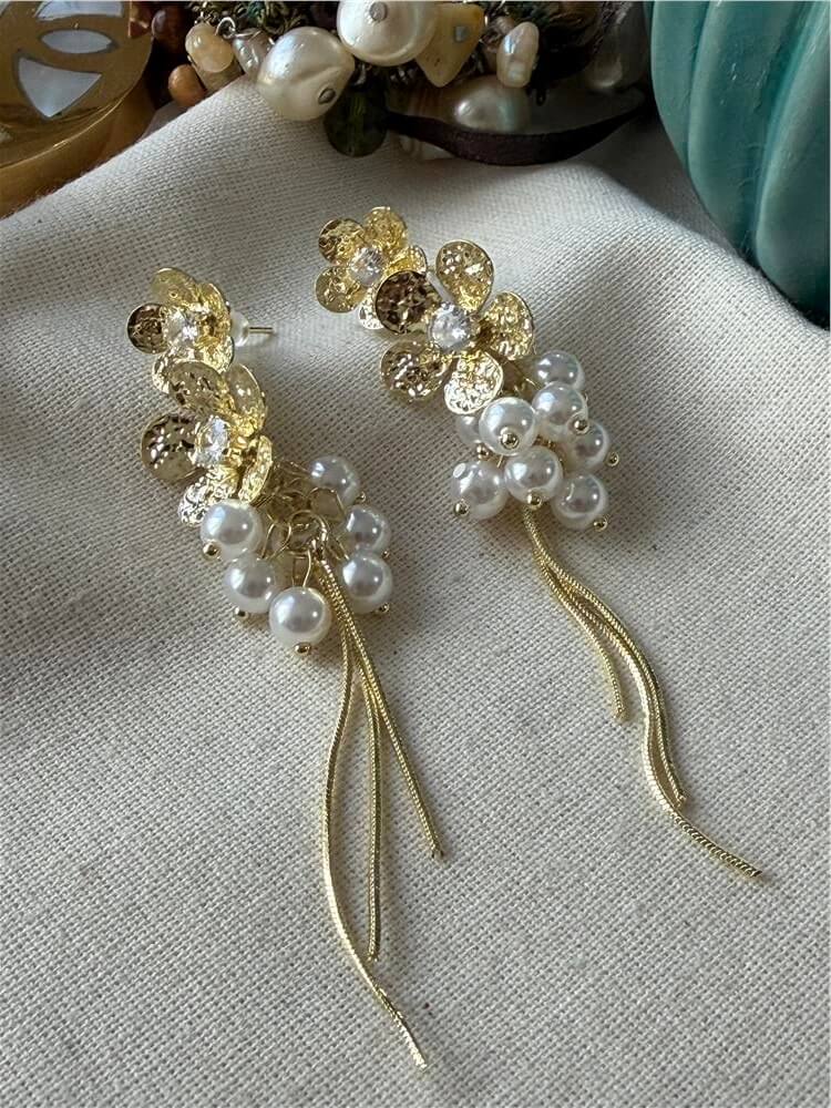 Sallantılı İncili Gold Çiçek Küpe
