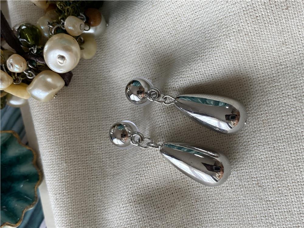 Sallantılı Silver Badem Küpe