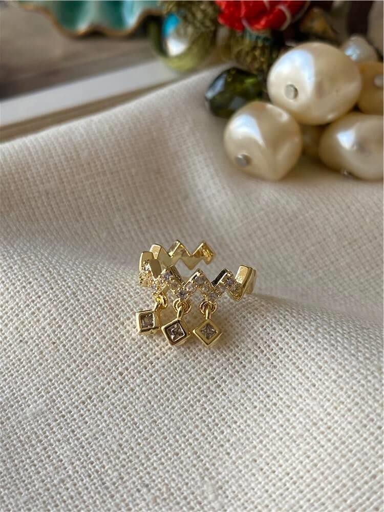 Sallantılı Taşlı Zigzag Kıkırdak Küpe