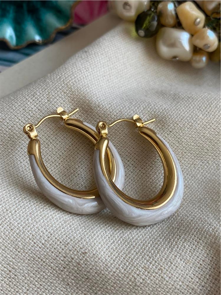 Sedef Mineli Oval Küpe