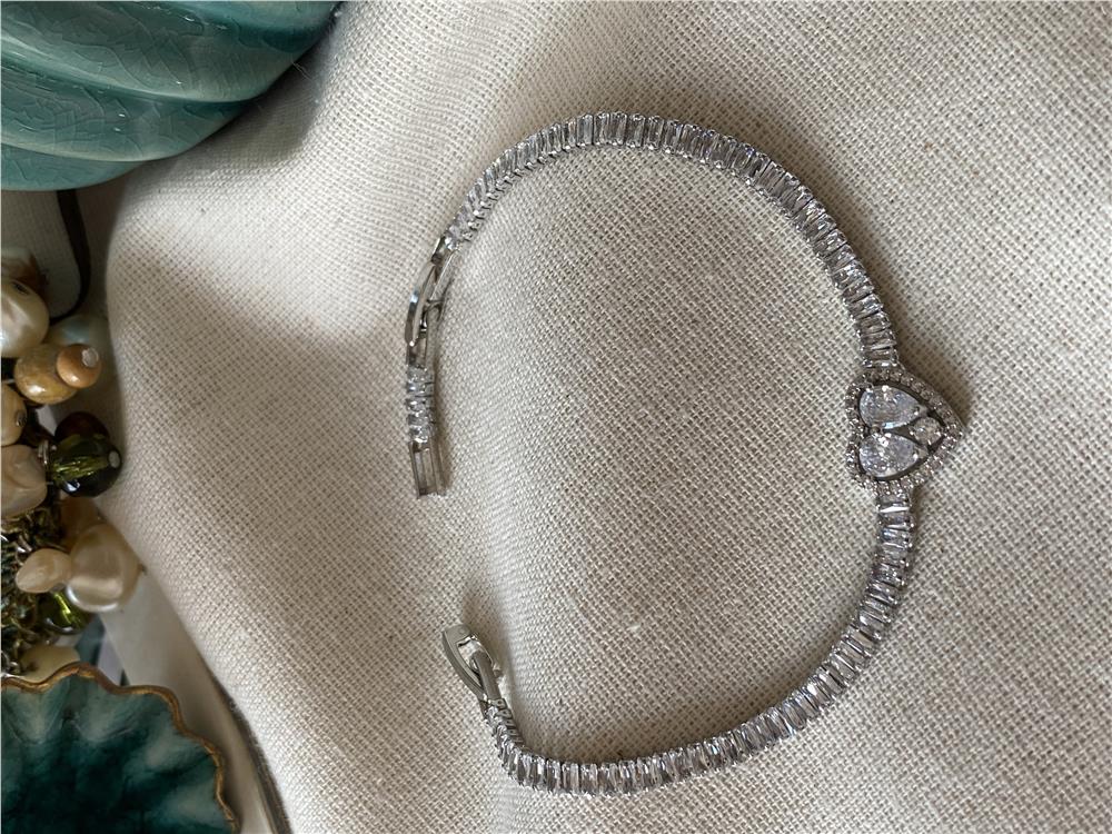 Silver Baget Taşlı Amor Bileklik