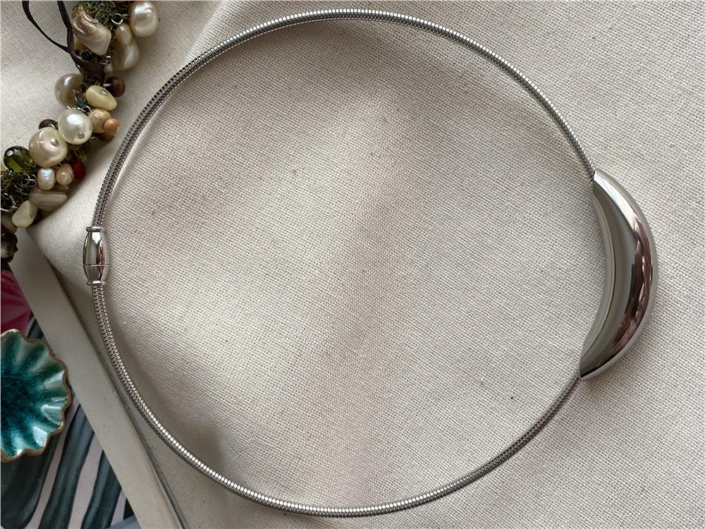 Silver Bombe Plakalı Choker Kolye