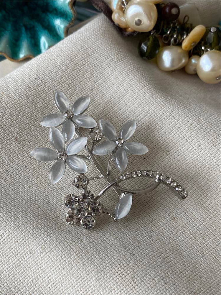 Silver Buket Broş