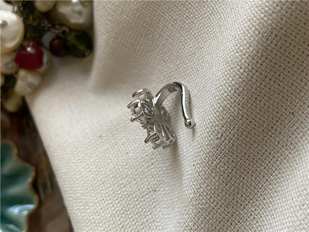 Silver Flower Kıkırdak Küpe