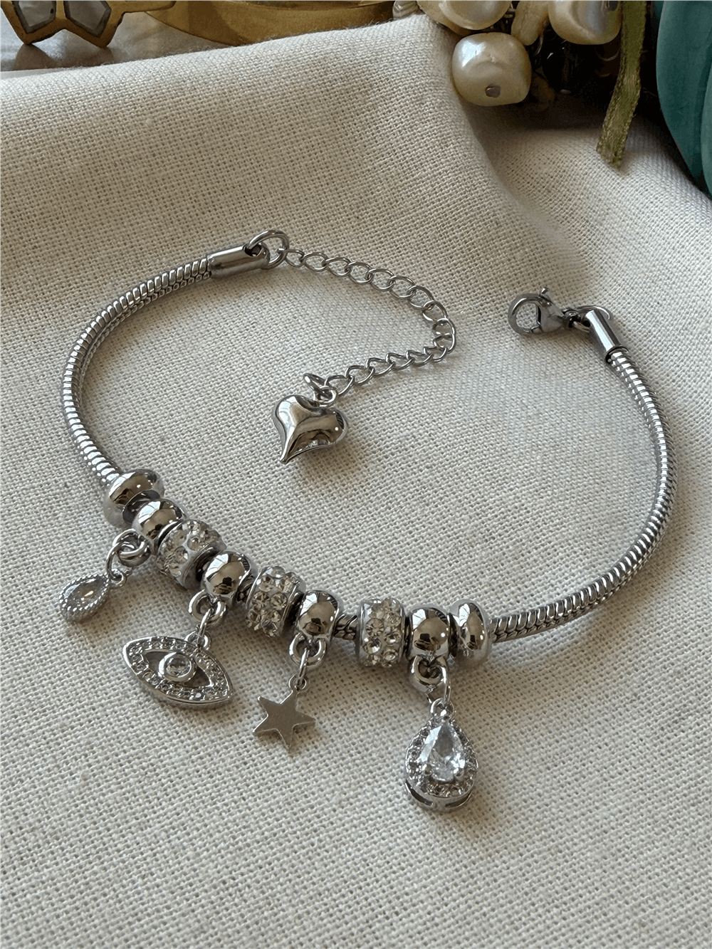 Silver Göz Detaylı Charmlı Bileklik