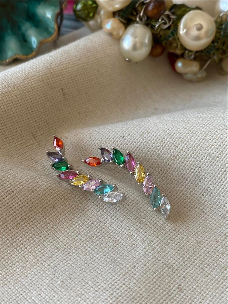 Silver Renkli Badem Kıkırdak Küpe