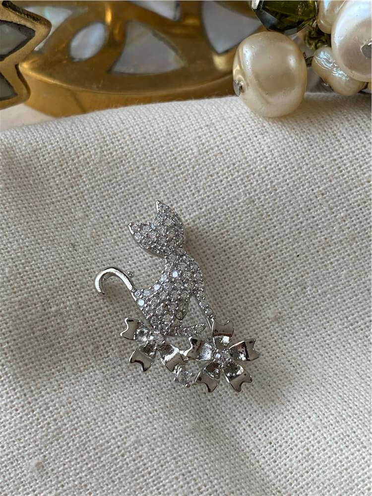 Silver Taşlı Çiçekli Mini Kedi Broş