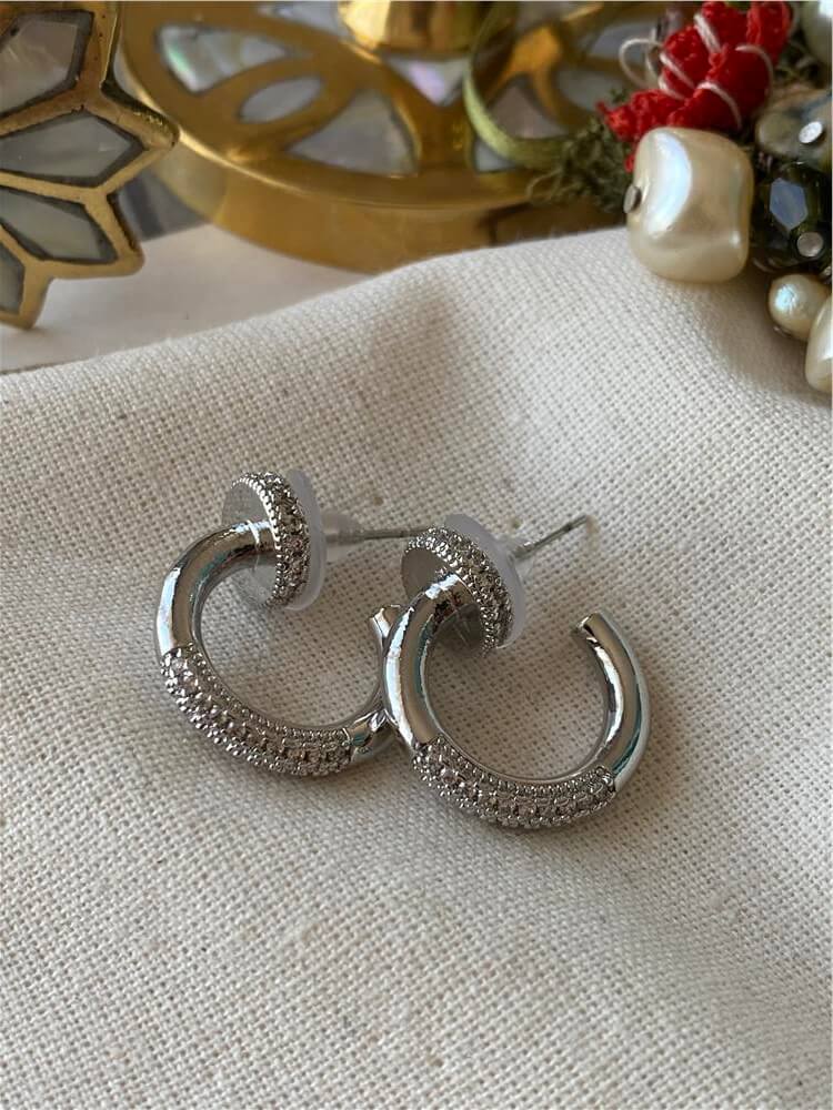 Silver Taşlı Çivi Küpe