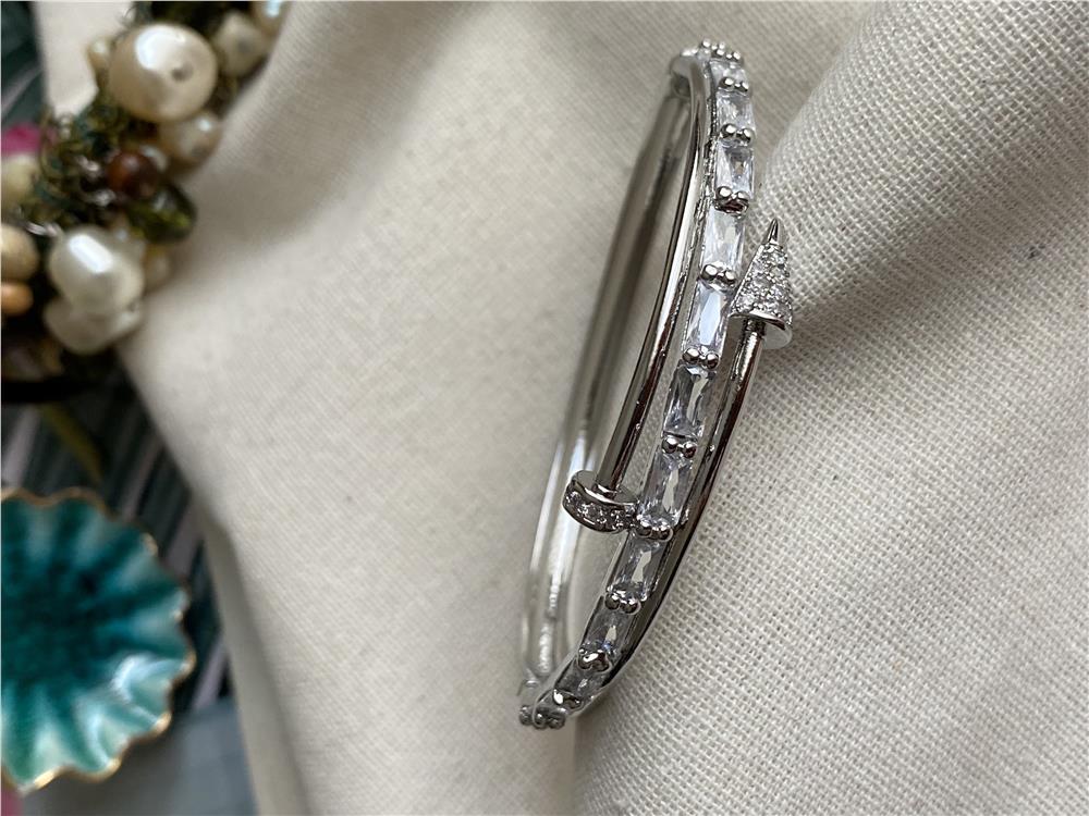 Silver Taşlı Ok Kelepçe