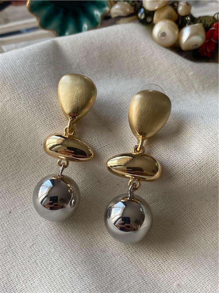 Silver Topçuklu Vintage Form Küpe