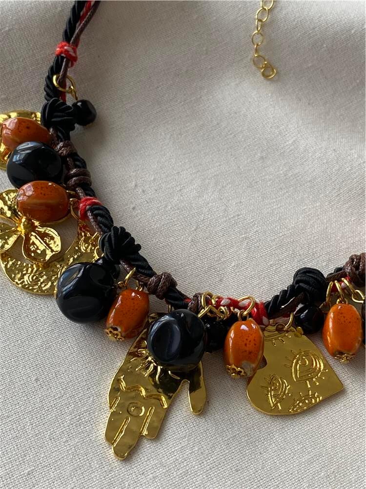 Siyah İpli Gold Charmlı Vintage Kolye