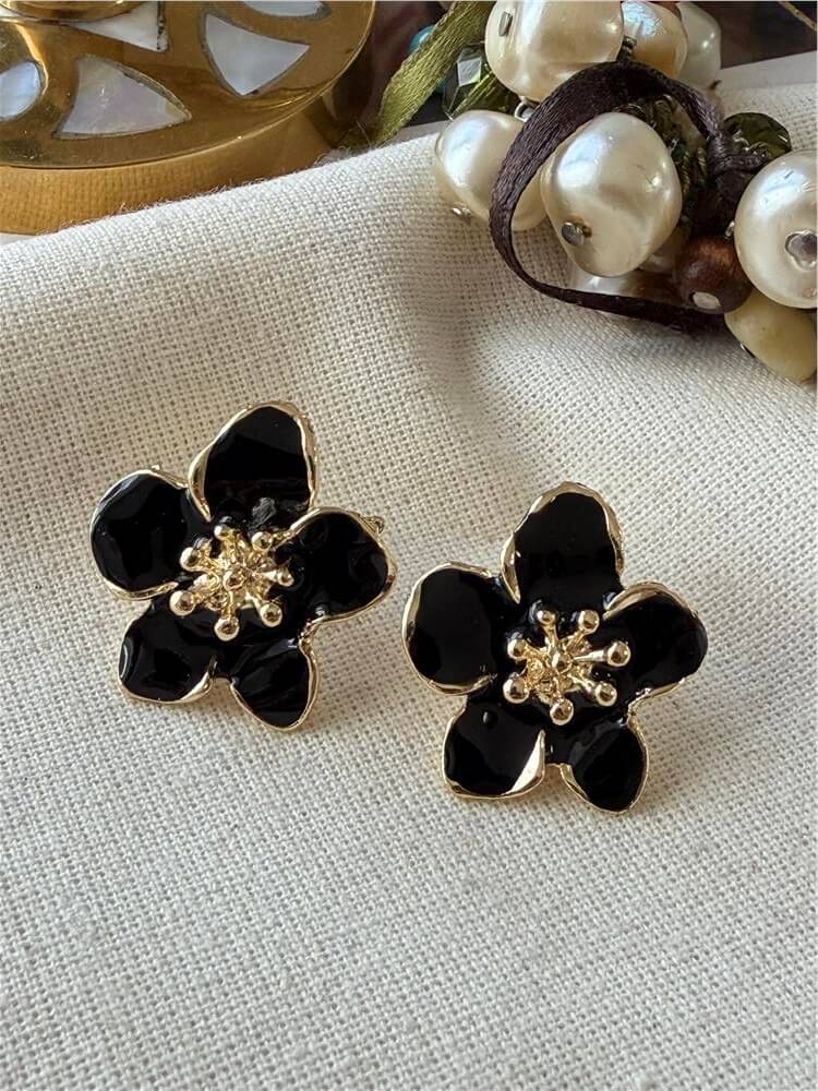 Siyah Mini Çiçek Küpe