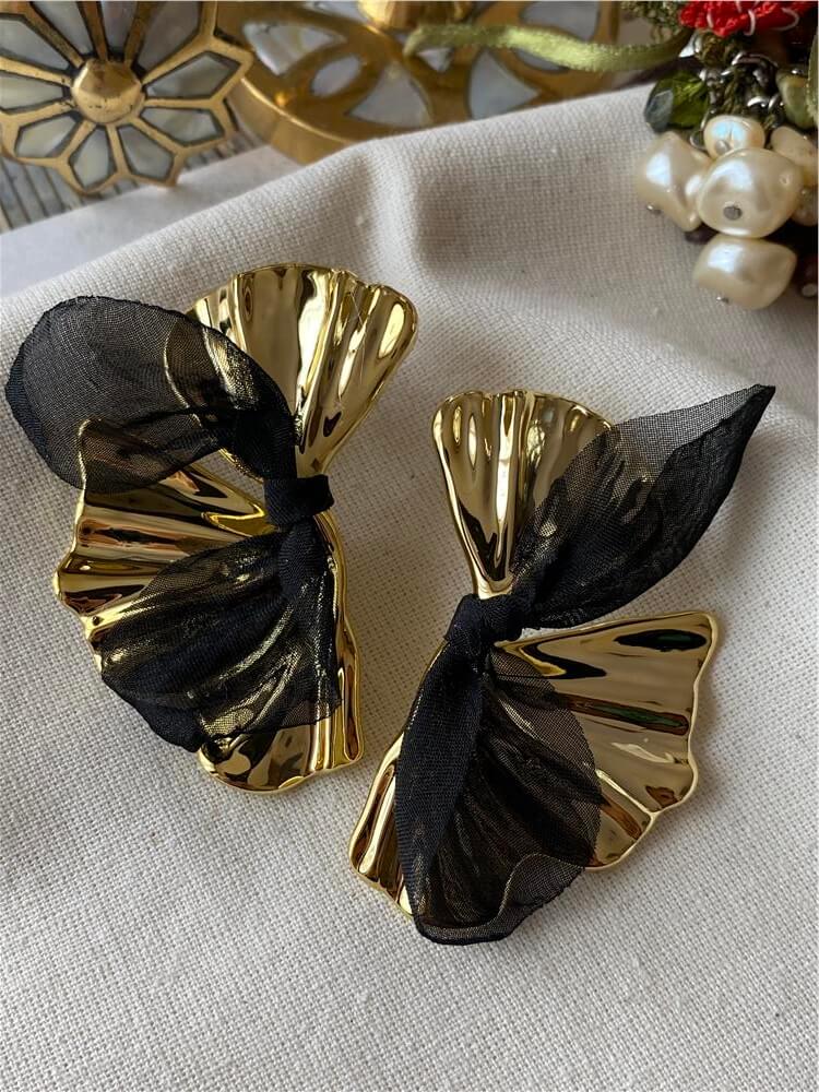 Siyah Tüllü Gold Yaprak Model Küpe