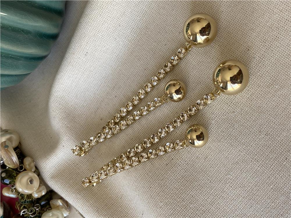 Suyolu Detaylı Gold Ball Küpe