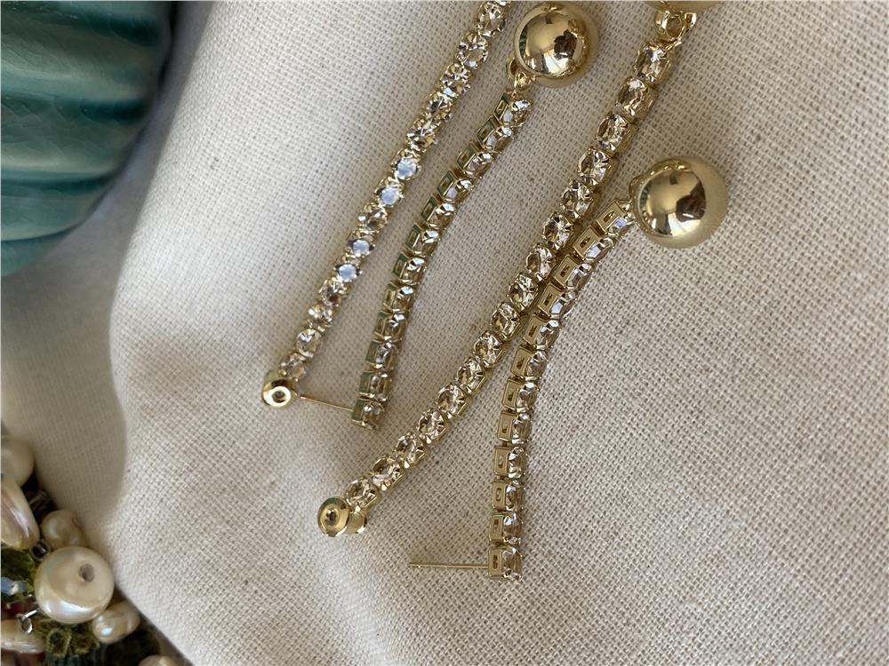Suyolu Detaylı Gold Ball Küpe